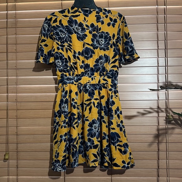 Spring Dress Sise Small - Picture 3 of 4